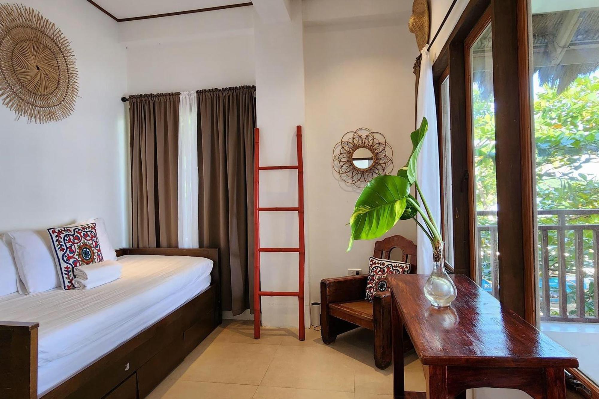 Sirom Beach House Tambobong Экстерьер фото